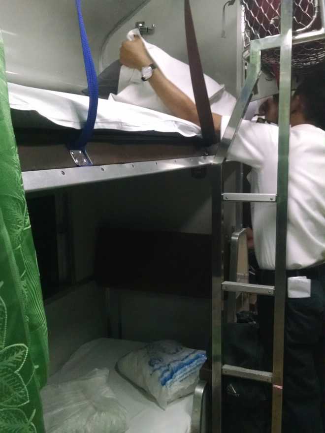 Night Train, Bangkok-Chiang Mai - 4